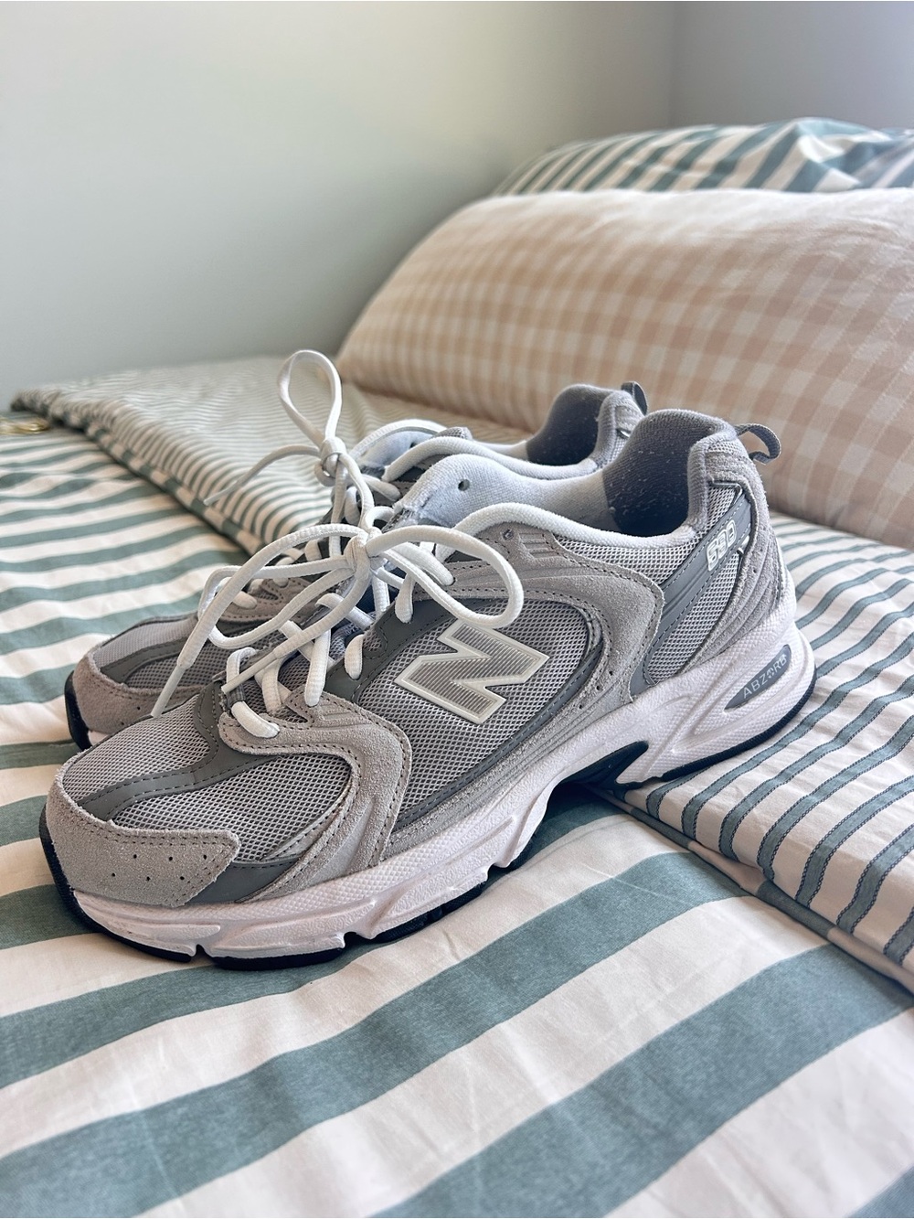 New Balance Women's Light Gray 530 Athletic Sneakers